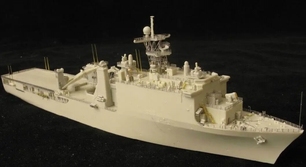 

Orange hobby N07-090 1/700 scale USS Whidbey Island LSD-41 model kit