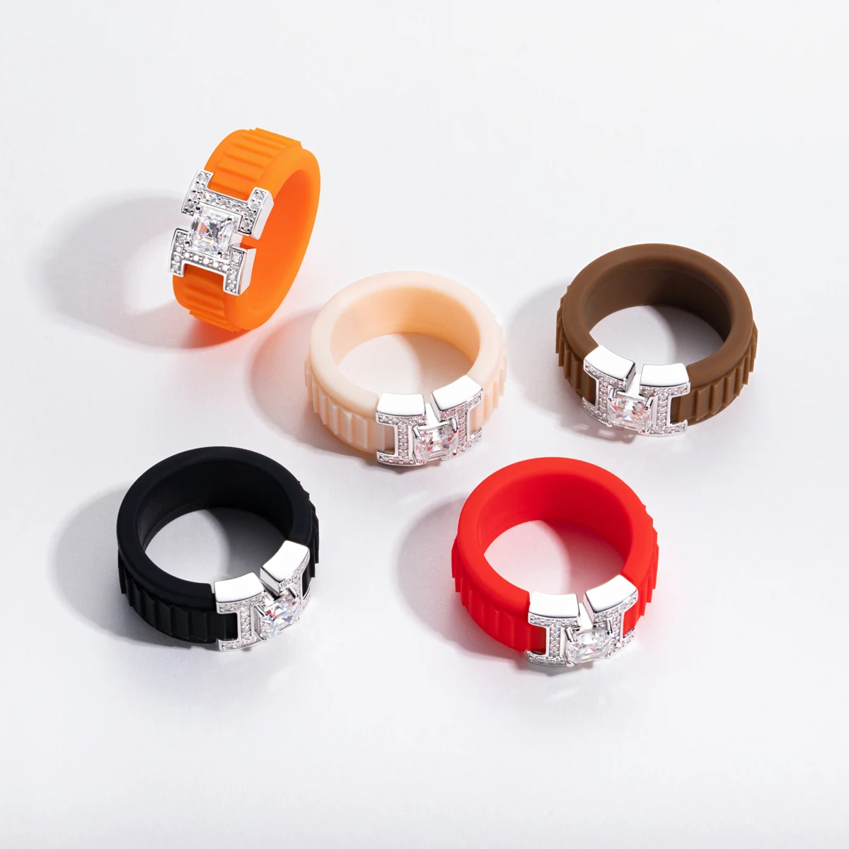 AnuJewel Großhandel 5,5mm Asscher Moissanit Silikonring 925 Sterling Silber Gummi Komfort-Passform Ehering für Damen und Herren – Detail 1