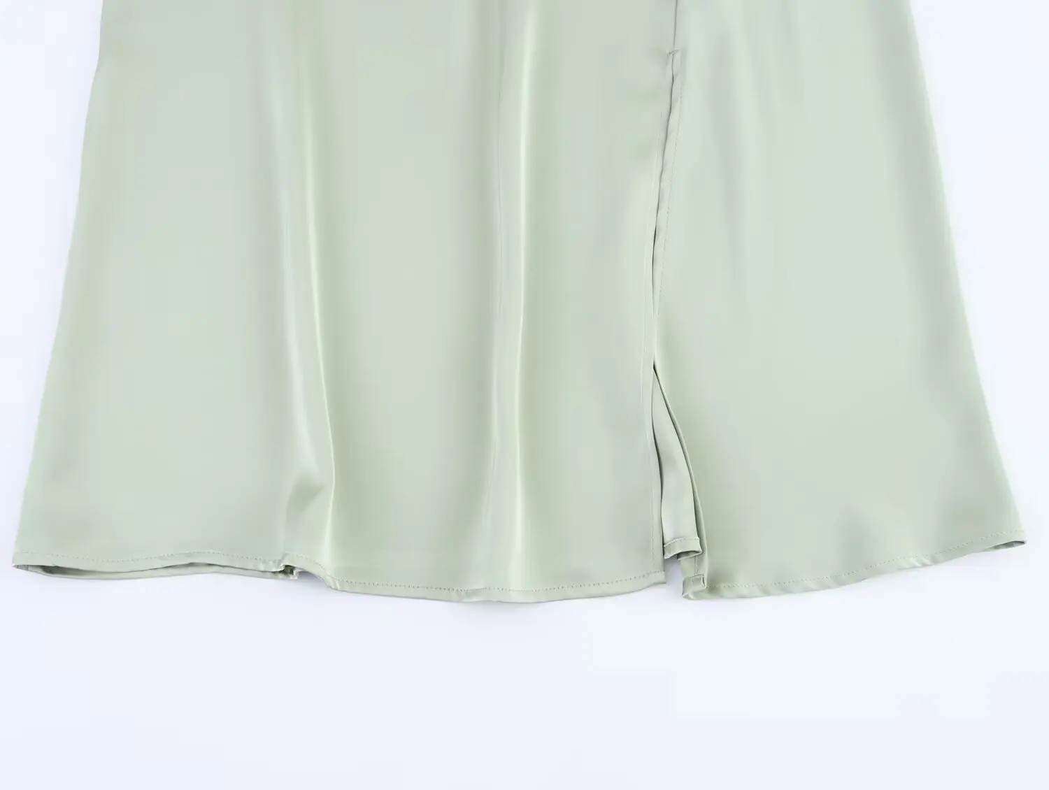 2025년 신상 여성 의류 유럽 및 미국 스타일 패셔너블한 분위기의 슬릿 실크 새틴 질감 얇은 스트랩 드레스