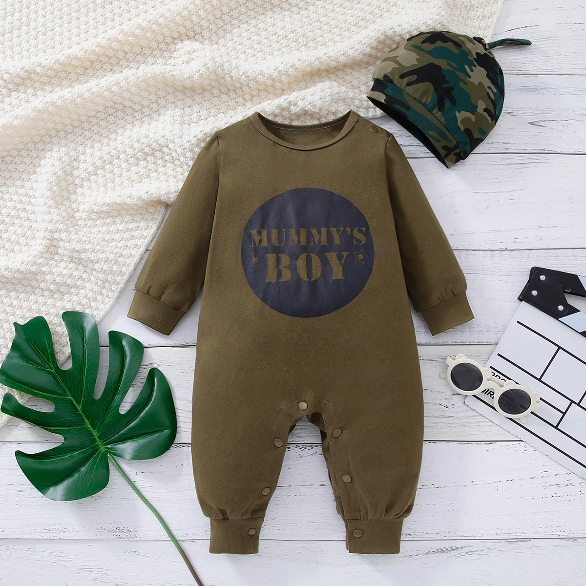 

Baby Boy's Green Long - Sleeve Romper with Letter Print + Hat for Spring and Autumn Casual Wear