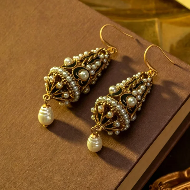 

Geometric Vintage Stud Earrings Heavy Craft Inlaid Freshwater Pearl Exquisite Temperament Luxurious Women Jewelry