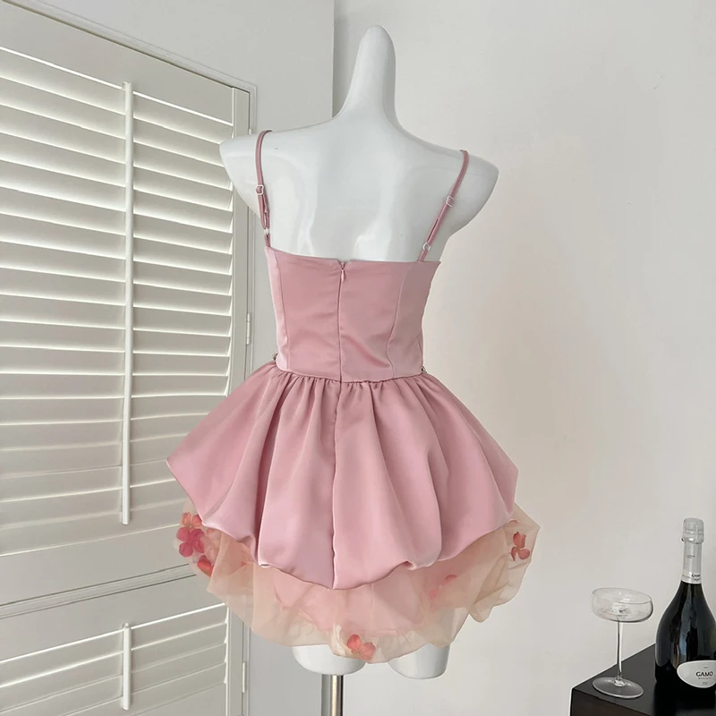 Elegante feestmini-jurk met borstkussen Spaghettibandjes Roze jurk Rits met kralen Bloemen korte jurk Mode zomer tankjurken