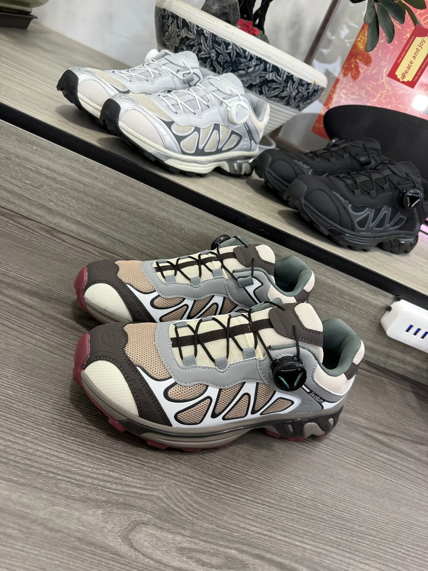 

Comfortable Breathable Men's Hiking Shoes Soft Thick Bottom Outdoor Climbing Casual Fashionable Low Cut Rubber Outsole