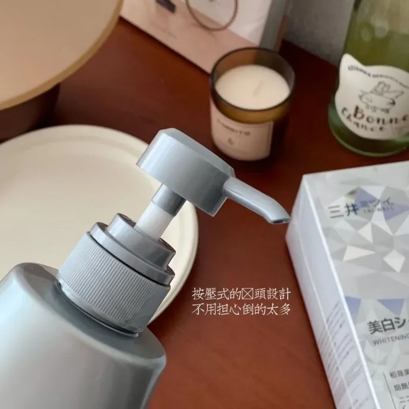 جل الاستحمام نياسيناميد مع عطر يدوم طويلاً لترطيب وتبييض البشرة الناعمة - سائل استحمام خفيف للتنظيف