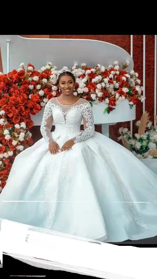 Customized New Fashion High Quality Bridal Lace Hollow Out Long Sleeve Trailing Custom Wedding Dress 2023