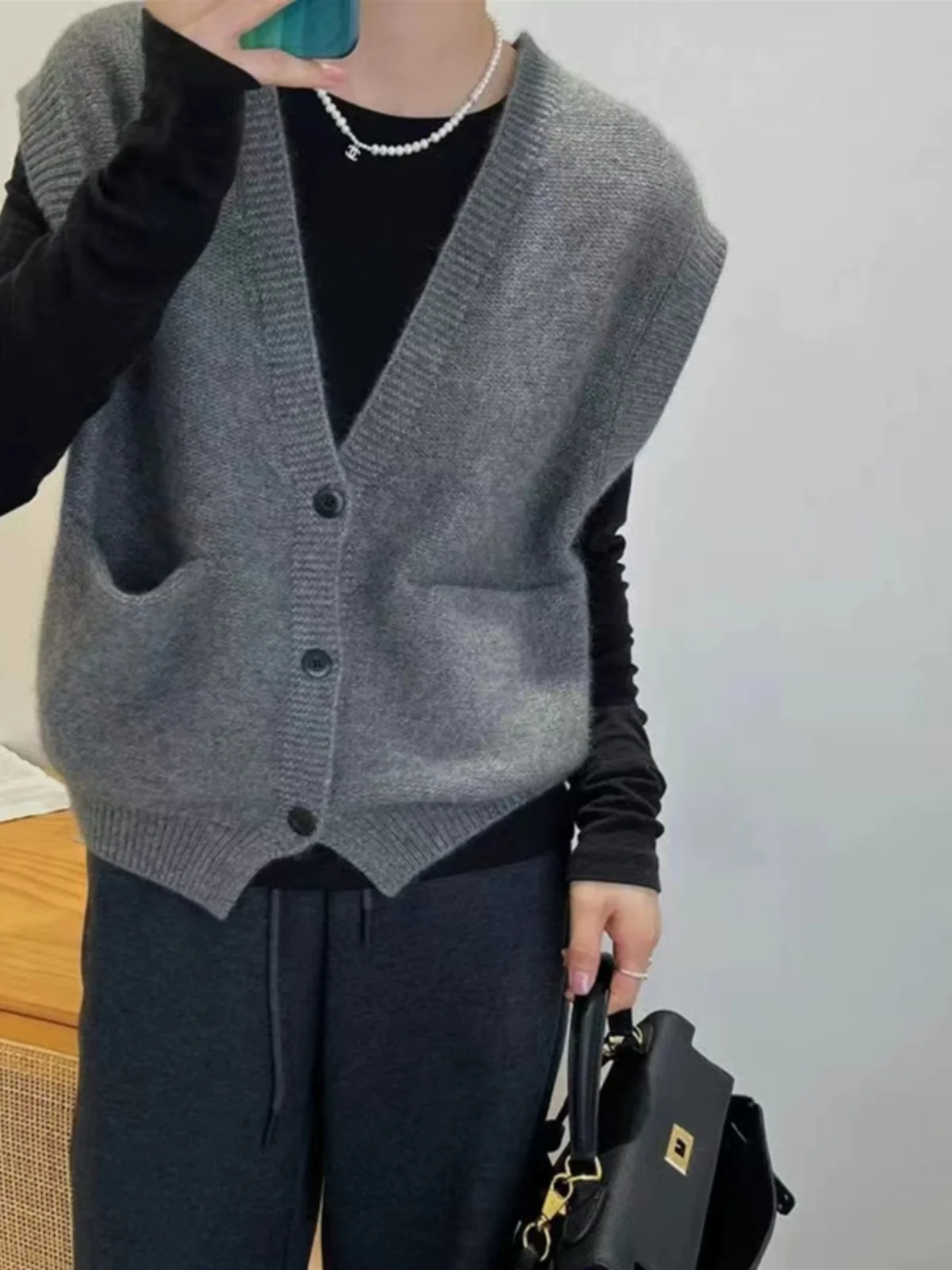 

Loose plus size cashmere knitted vest cardigan women's autumn and winter V-neck overlapping vest bottoming shirt