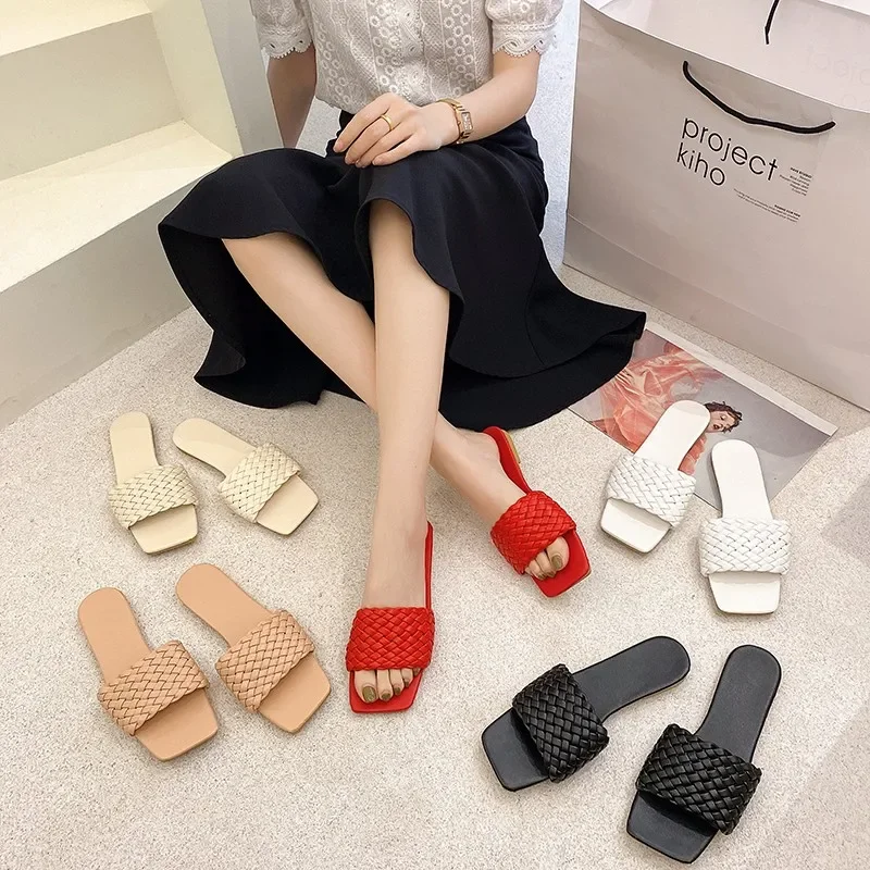 Summer 2024 New Women Temperament Braided Soft Leather Cross Strap Open-toed Flat Slippers Wear Vacation Beach Sandals