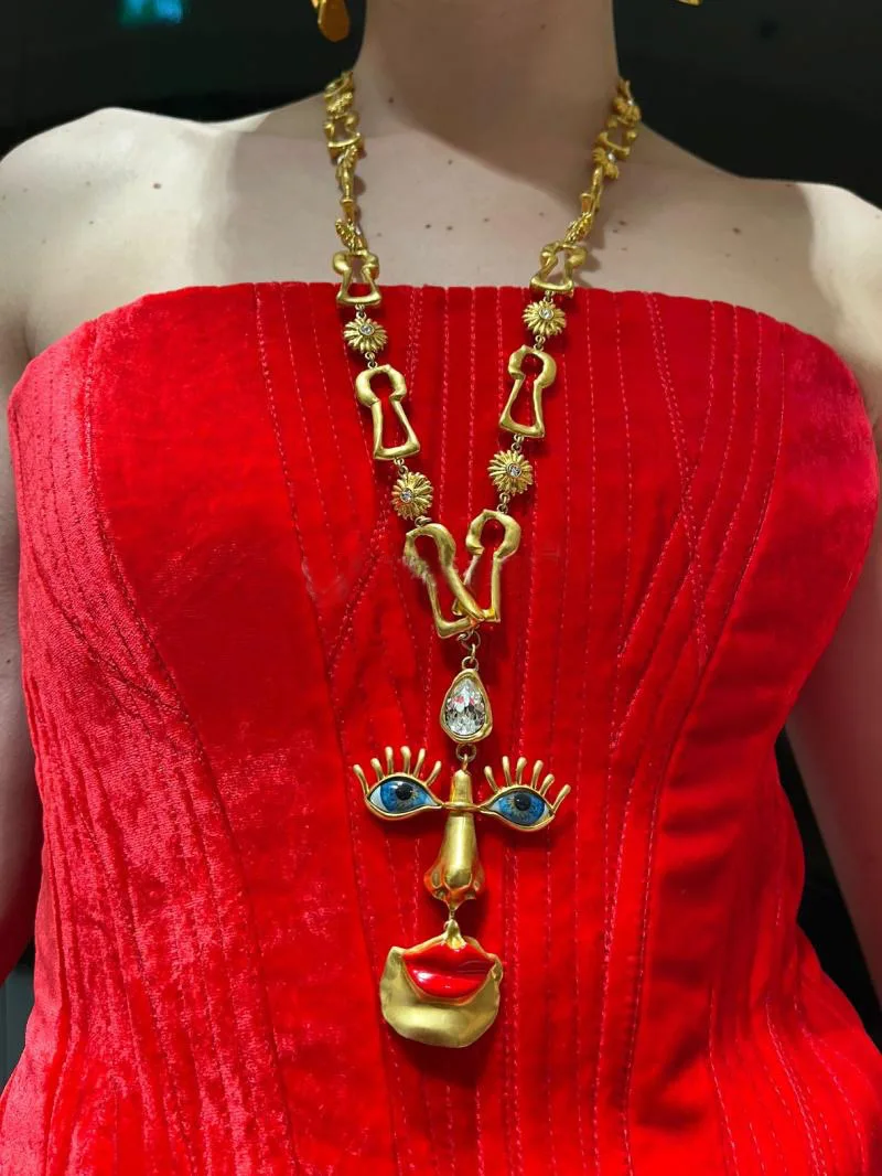 Baroque Style Metal Eyes With Red Lips Pendant Necklace Jewelry For Women Vintage Ethnic Unique Statement Necklace