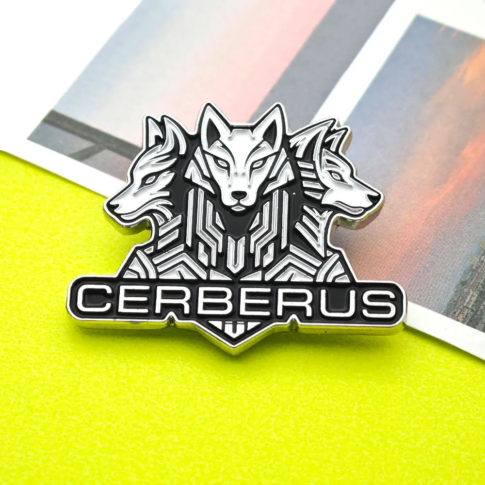 Cerberus-Brosche, griechische Mythologie, dreiköpfiger Hund, Metall-Reversnadel, Wolfskopf-Abzeichen, Punk-Taktiknadeln, Schmuck, Geschenk für Männer. – Detail 11