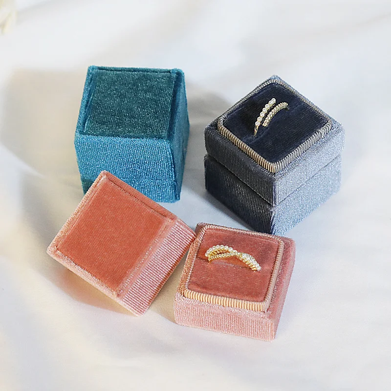 

1Pcs New jewelry packaging box velvet ring pendant ring box