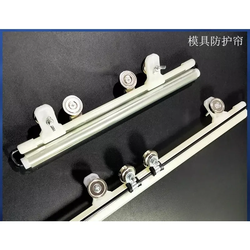 Telescopic Mold Splash Proof Protective Curtain For Injection Molding Machine 350Mm Shortened 750Mm Maximum Opening Distance