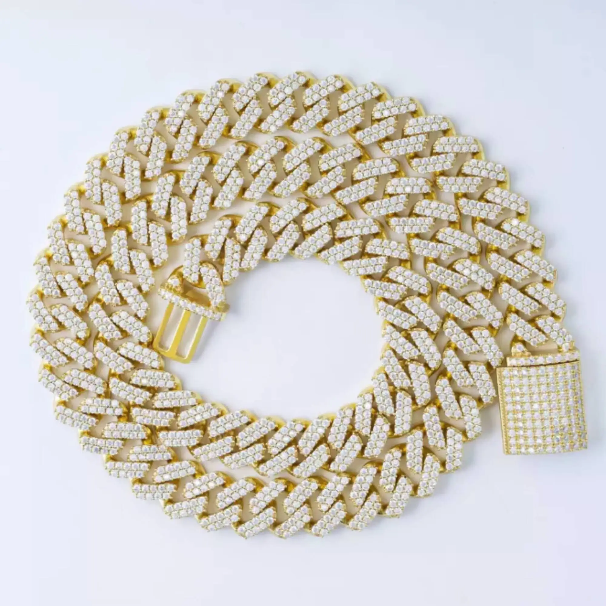 Fashion Handcrafted Moissanite Cuban Link Necklace Fashion Hip Hop Jewelry with Premium Diamond Style Finish..