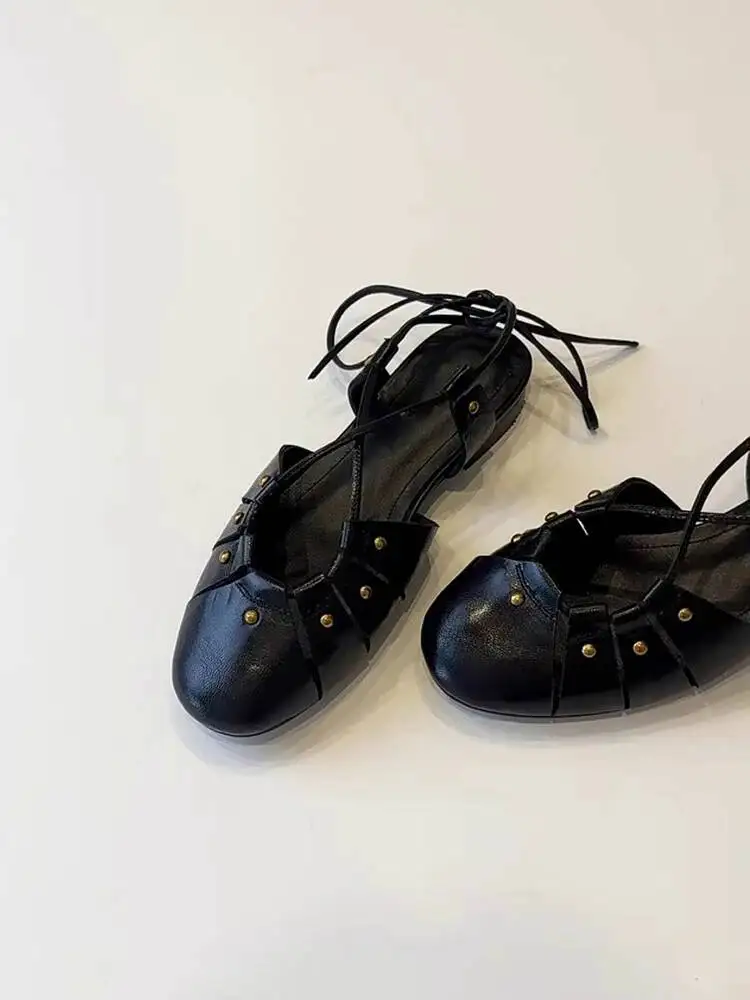 

2026 Fashion Versatile Lace Up Closed Toe Sandals Women Summer Hollow Square Toe Flat Roman Skirt Matching Daily Shoes