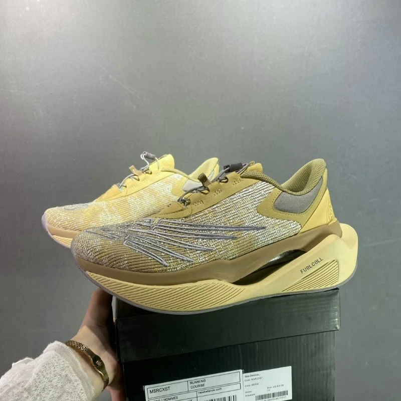 

New Cool Running Shoes For Men Women Thick Bottom Walking Jogging Shoe Couples Luxury Brand Outdoor Sports and Leisure Shoes