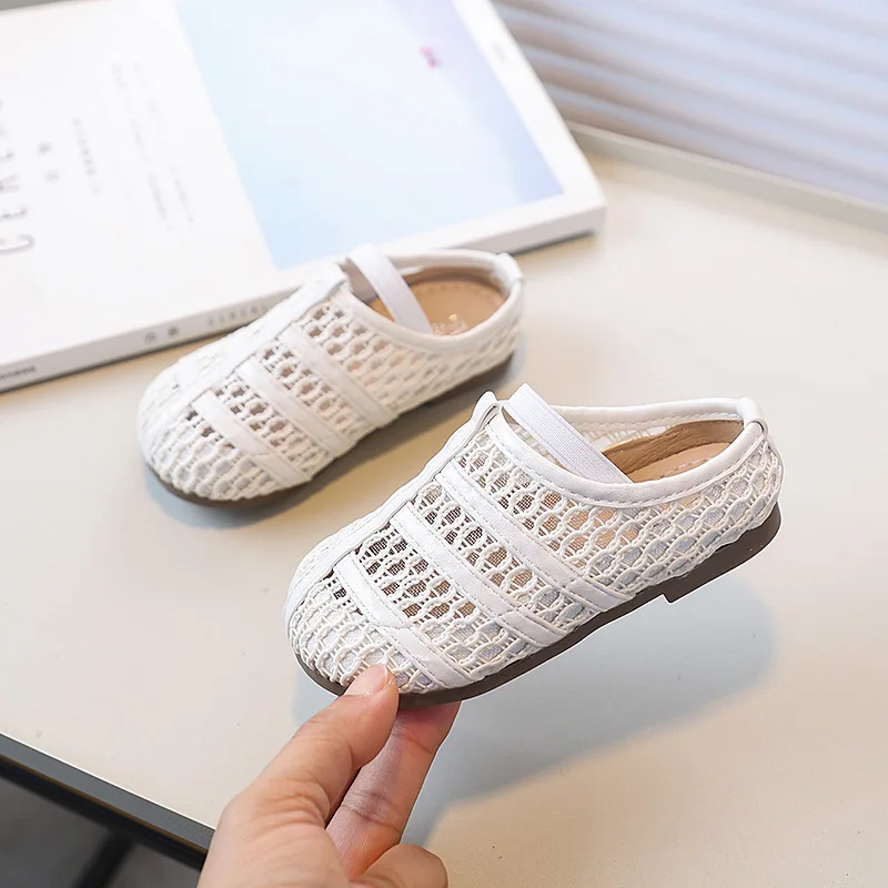 

Летние детские шлепанцы для улицы 2026: легкие, дышащие, нескользящие, повседневные, модные сетчатые тапочки для малышей