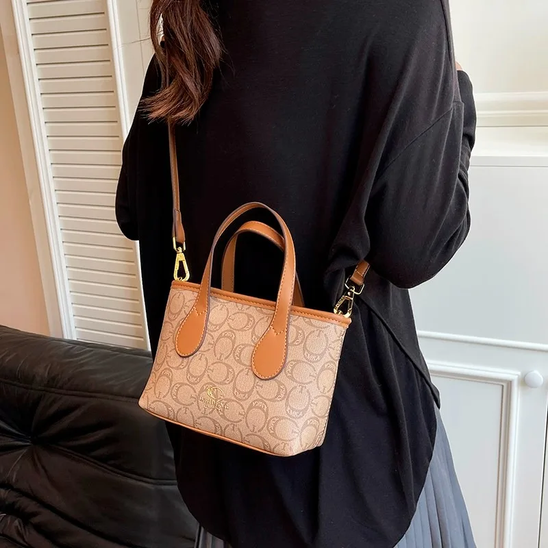 

Classic Leather Tote Bags For Women, Elegant Messenger Bag Design, Luxury Handbags Popular By Famous Designer