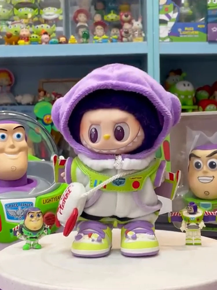 

Original Labubu aron Sitting Par Clothes Toy S Buzz Lighear 7cm Plu Doll Suit Sle ex Collectible