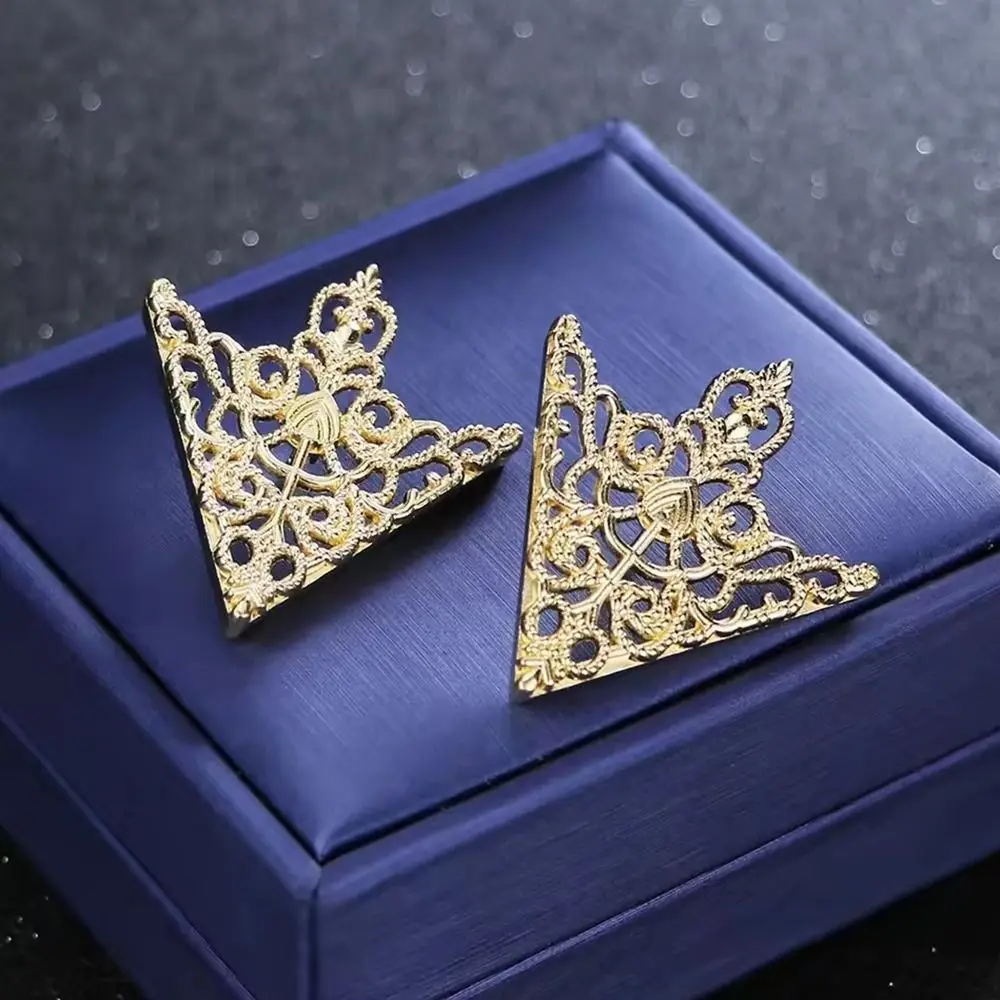 Vintage Triangle Shirt Collar Pin Women's Hollow Out Brooch Collar Brooch Metal Brooch Clothes Decorative Pin Fashion Jewelry