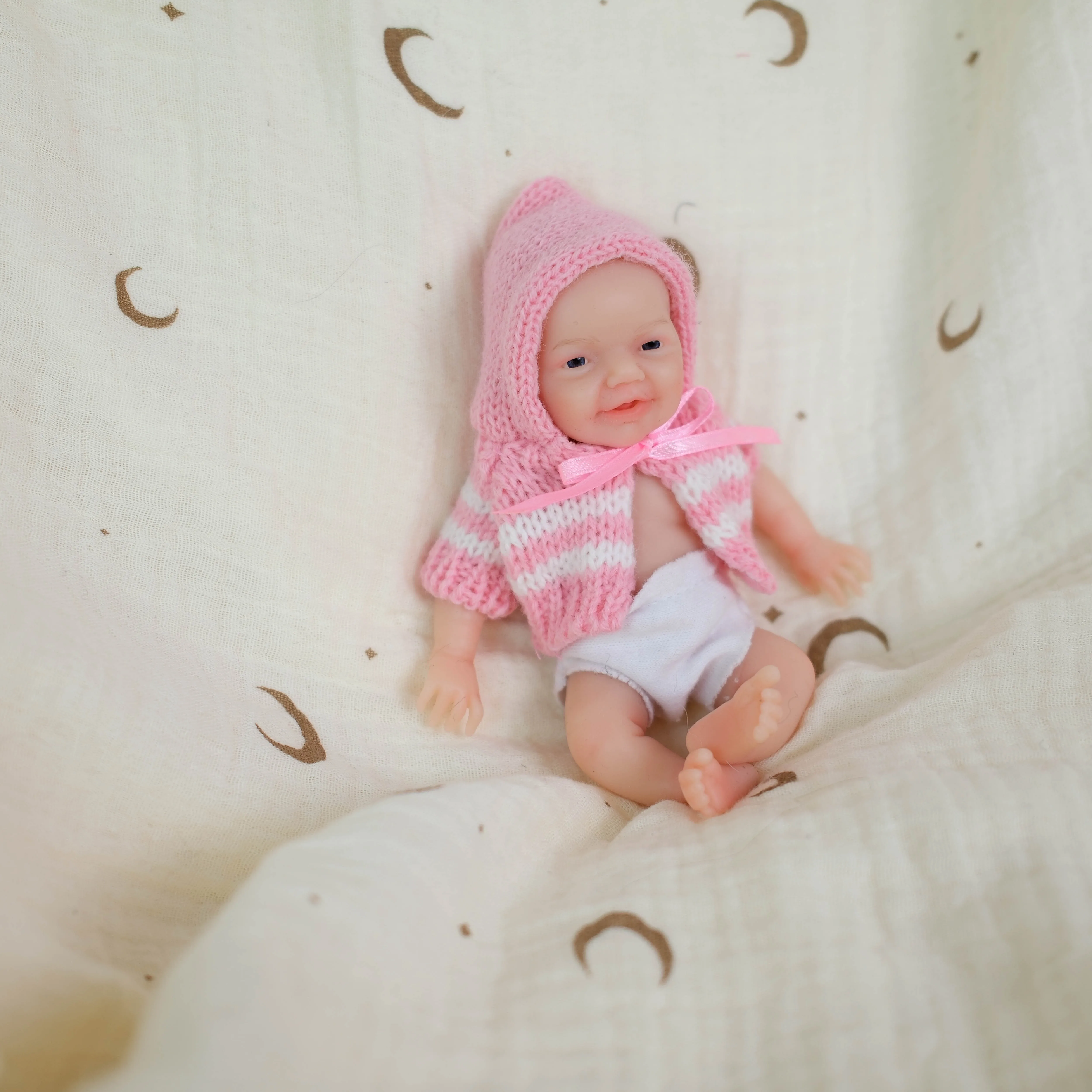 NPK 6 Inch Flexible Reborn Baby Doll Platinum Silicone Super Soft Solid Mouth Can Open Cute Charlie Girl Palm Doll