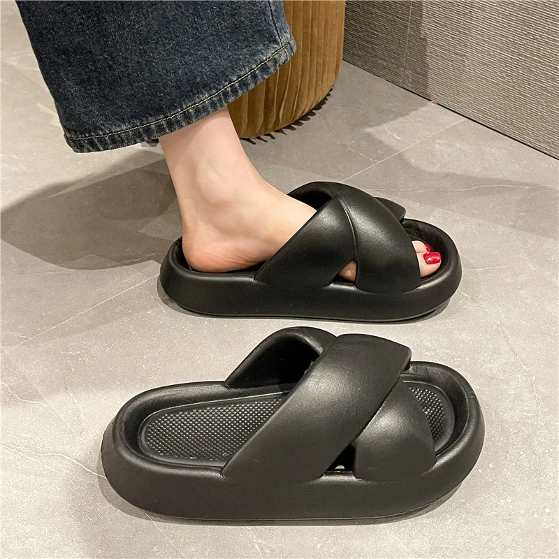 Thick-soled cross-slippers for women summer fashion trend outdoor wear shit-stepping sandals