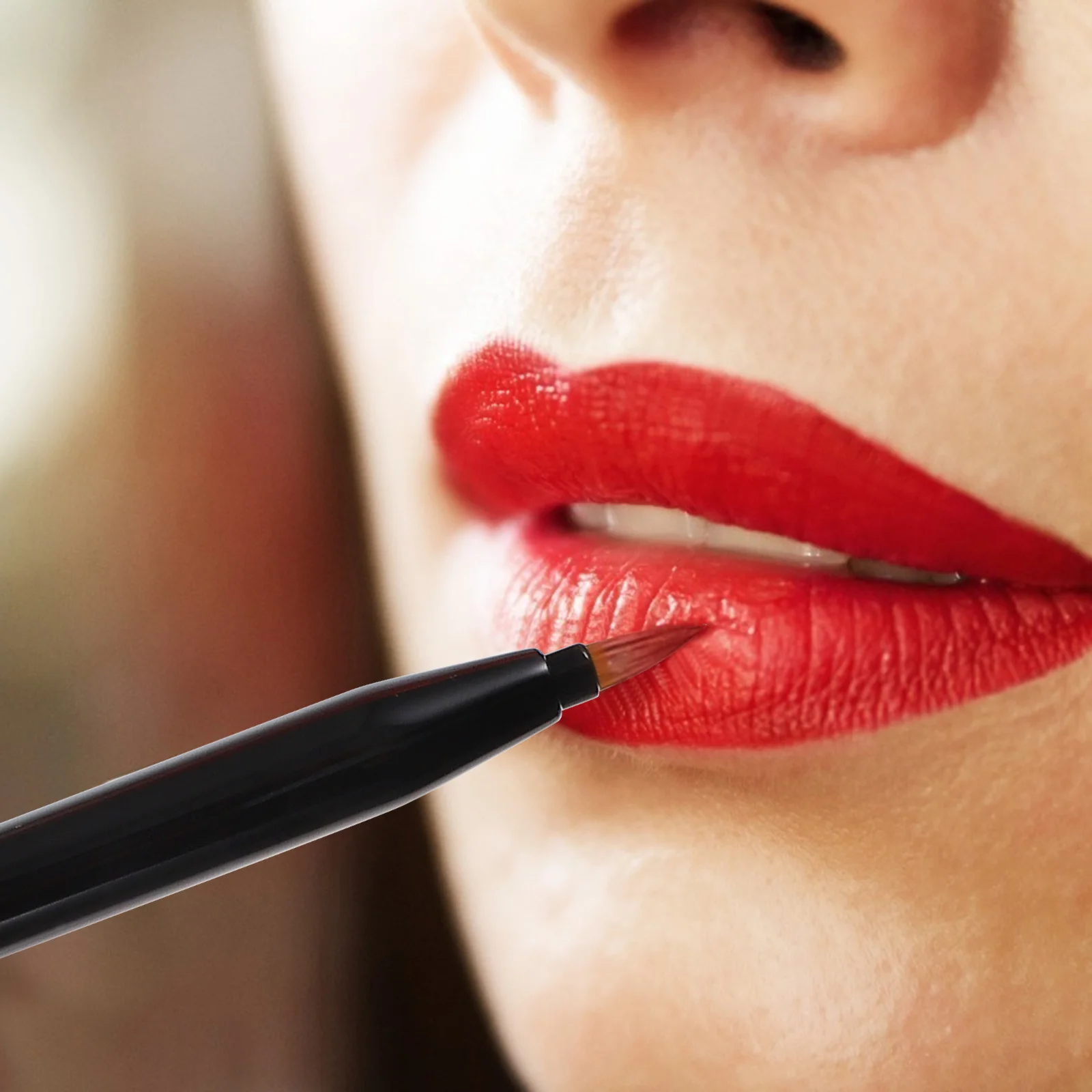 2 個両端リップブラシ格納式プレミアムメイクアップツールリップグロスコンシーラー適用用ポータブルコンパクトデザイン柔軟