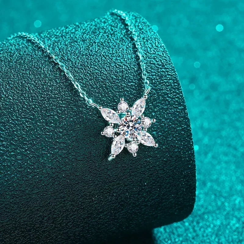 0.5 Carat Moissanite Diamond Snowflake Pendant Necklace for Women, Sparkling Pt950 Platinum Collarbone Chain Fine Jewelry Gifts