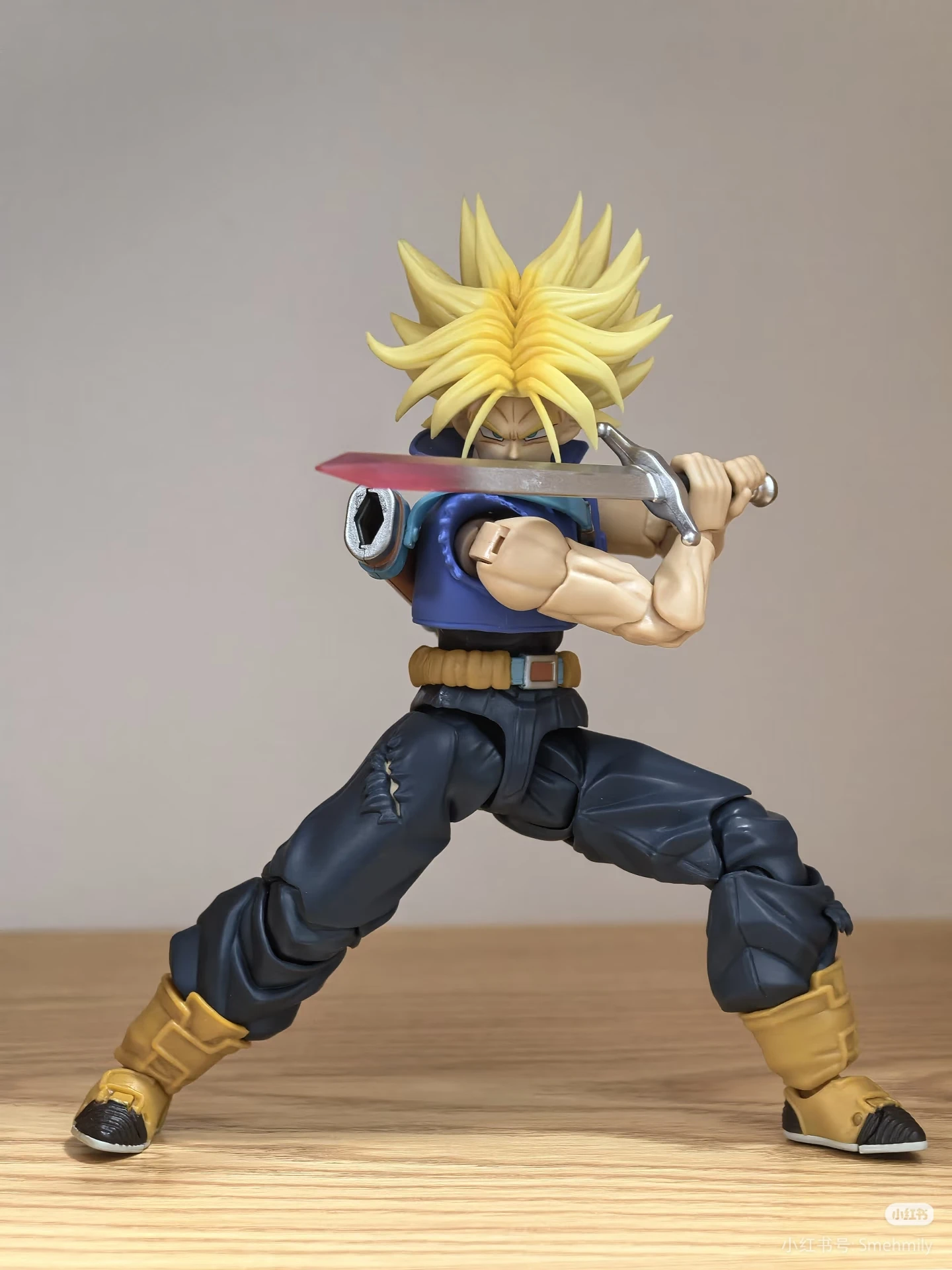 متوفر في المخزون شيطاني صالح Shf جذوع الشكل لعبة دراغون بول Z سوبر سايان الشكل الصبي من المستقبل ابن الغد تمثال اللعب