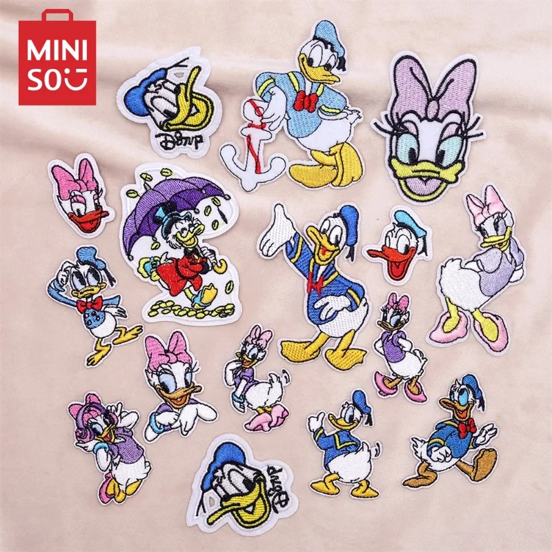 

MINISO Donald Duck Cartoon Cute Daisy Duck Iron on Embroidery Cartoon Cute Child Clothing Jeans T-Shirt Clothes Applique