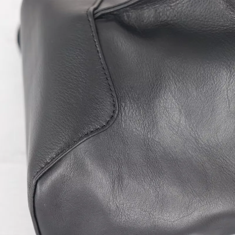 Female Chest Bags Shoulder Messenger Bags For Women 2026 New Natural Genuine Leather Unisex Large Capacity Travel Bag Designer