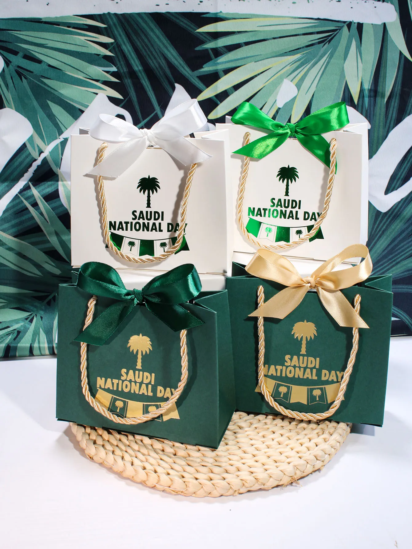 Saudi National Day souvenir tote bag, used for Saudi hotel catering banquets, Arab weddings