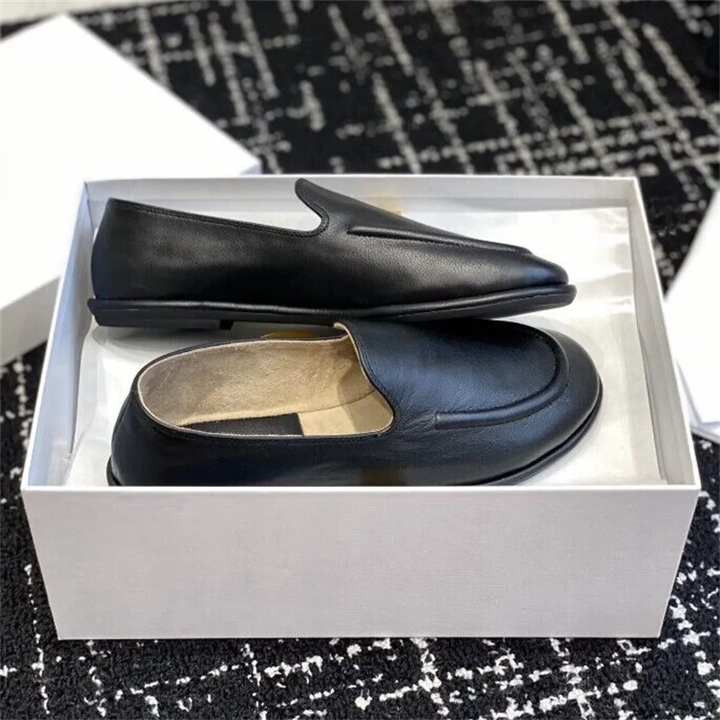 The New Lefu Shoes Are Made of Soft Leather and Feature a Fitted Silhouette with a Classic Circular Scalp Leather Lining, Which