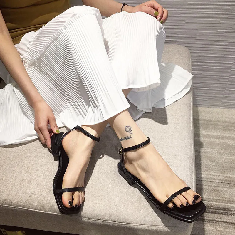 2024 Summer Red Gold Women Slipper Fashion Narrow Band Ladies Casual Sandal Shoes Square Low Heel Outdoor Dress Gladiator Shoes