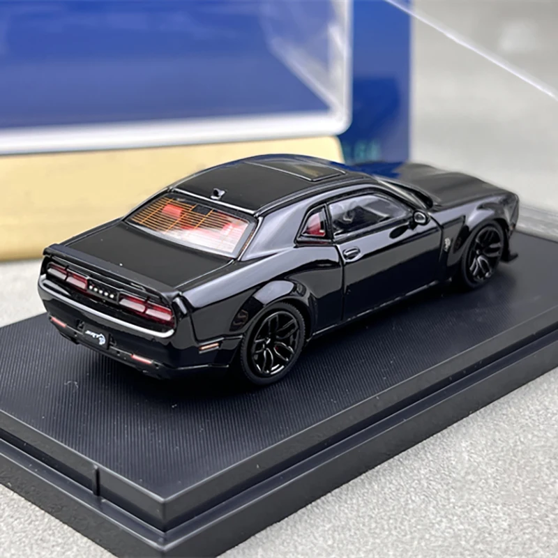 Diecast Model Car 1/64 Size Dodge Challenger SRT Hellcat Alloy Car Model Collection Toys for Boys Gift