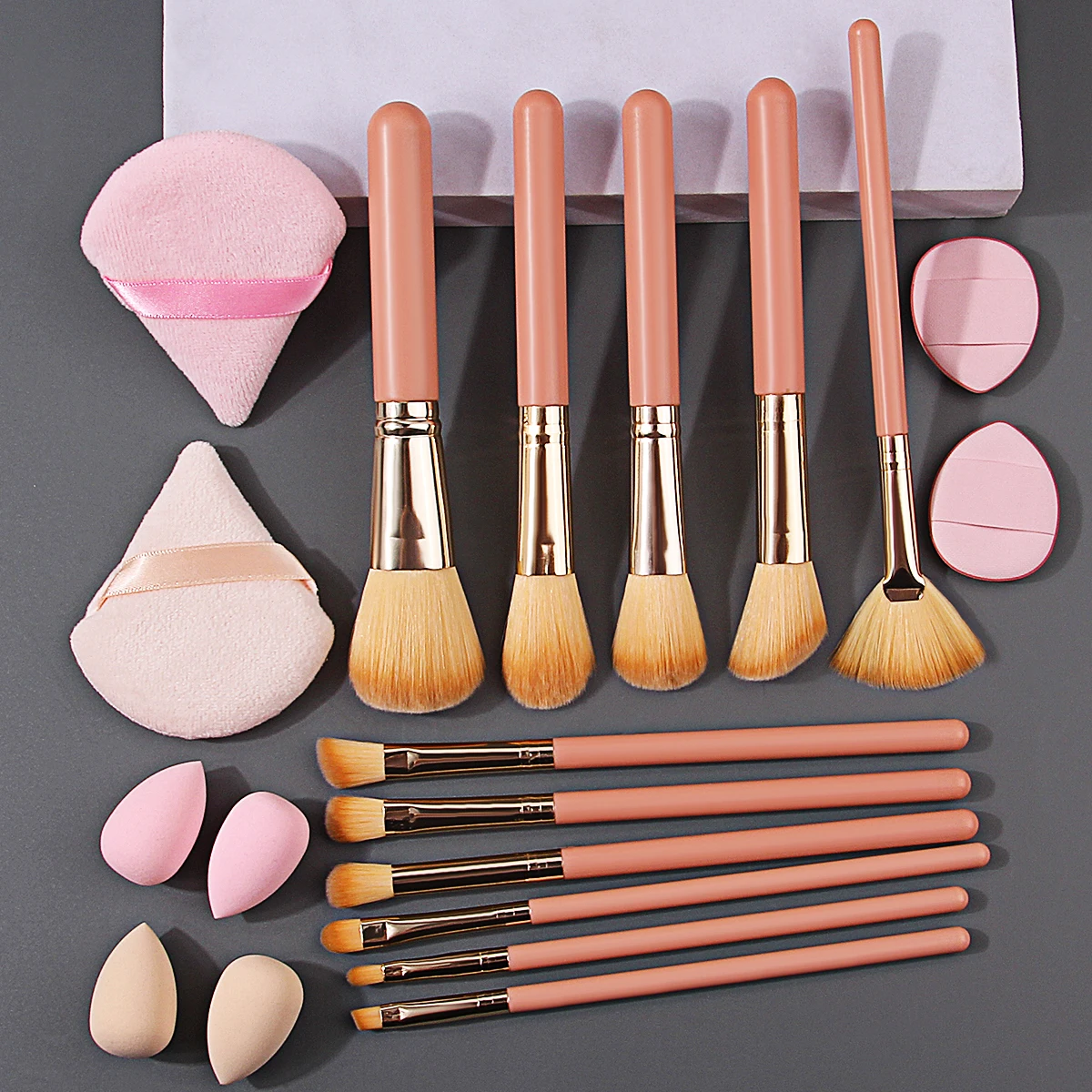 19 STKS Zachte Blush Poeder Gezichtsmake-upborstel Set + massaal driehoekige Poederdons + Vingertop Poederdons/mini spons ei