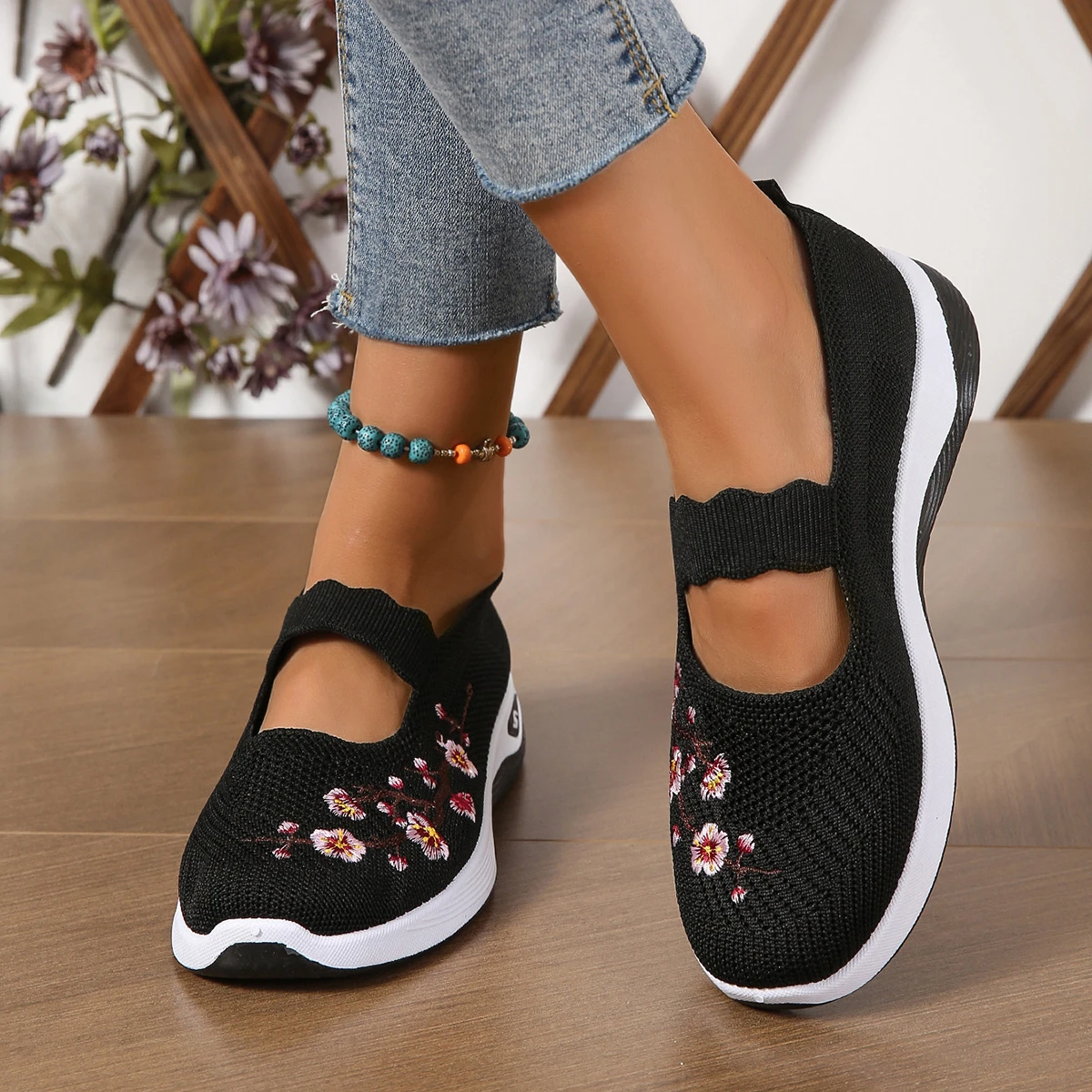 Women Flat Shoes Non-slip Soft Sole Loafers Breathable Mesh Embroidery Casual Shoes for Women Comfort Lightweight Sneakers Women