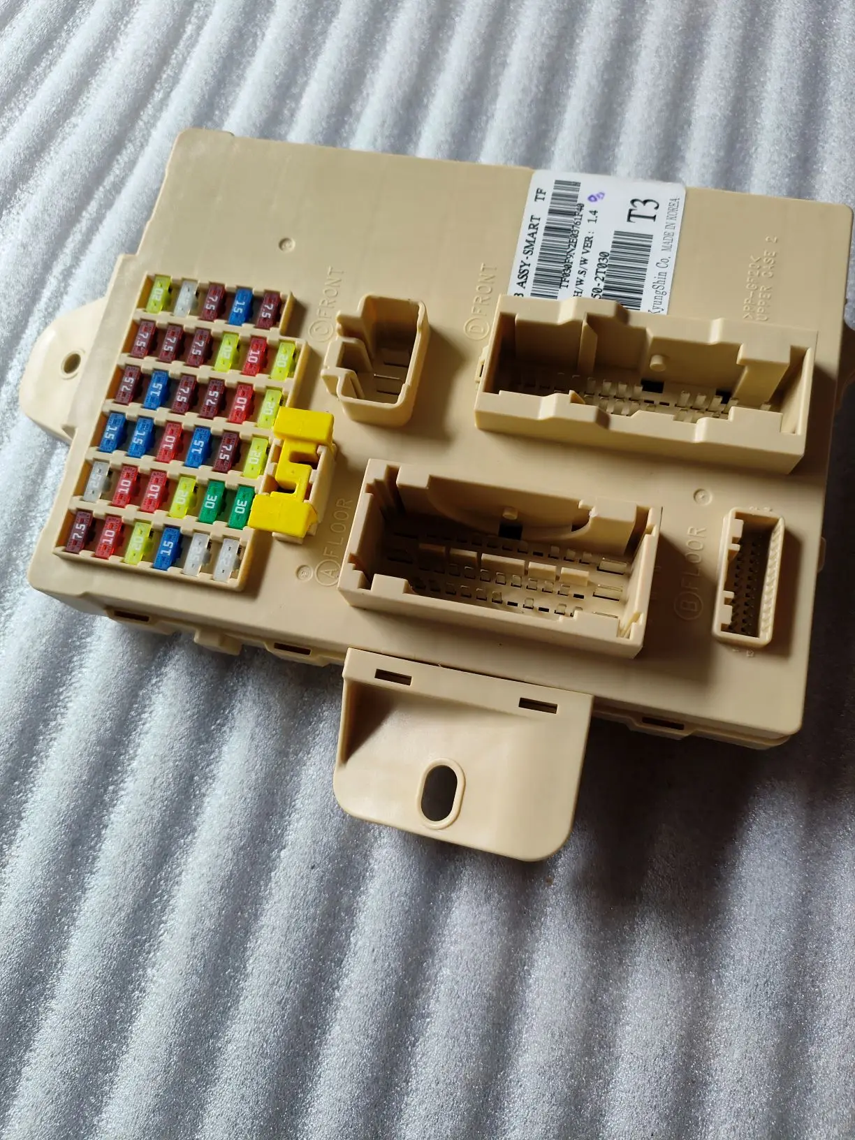 Oryginalny skrzynka przekaźników/bezpieczników Ki-a 919502T030 OEM Części samochodowe do montażu w samochodzie, główna skrzynka bezpieczników