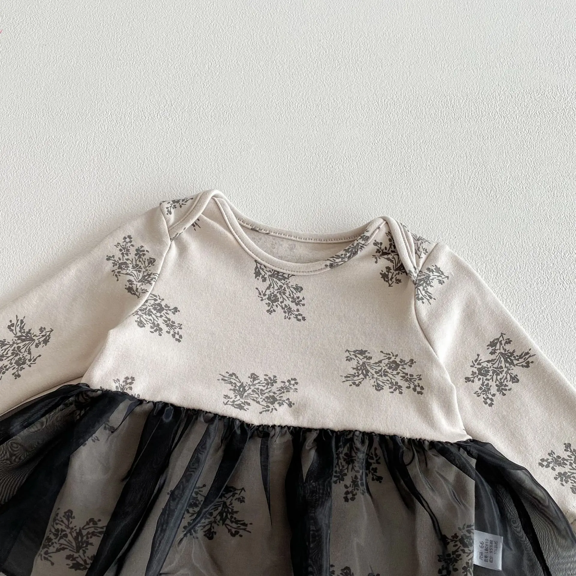 بدلة قفز للأطفال النسخة الكورية لعام 2026 ربيعية جديدة بأكمام طويلة ملابس نسائية غير رسمية على شكل مثلث ها يي ضرطة ملابس زحف #2