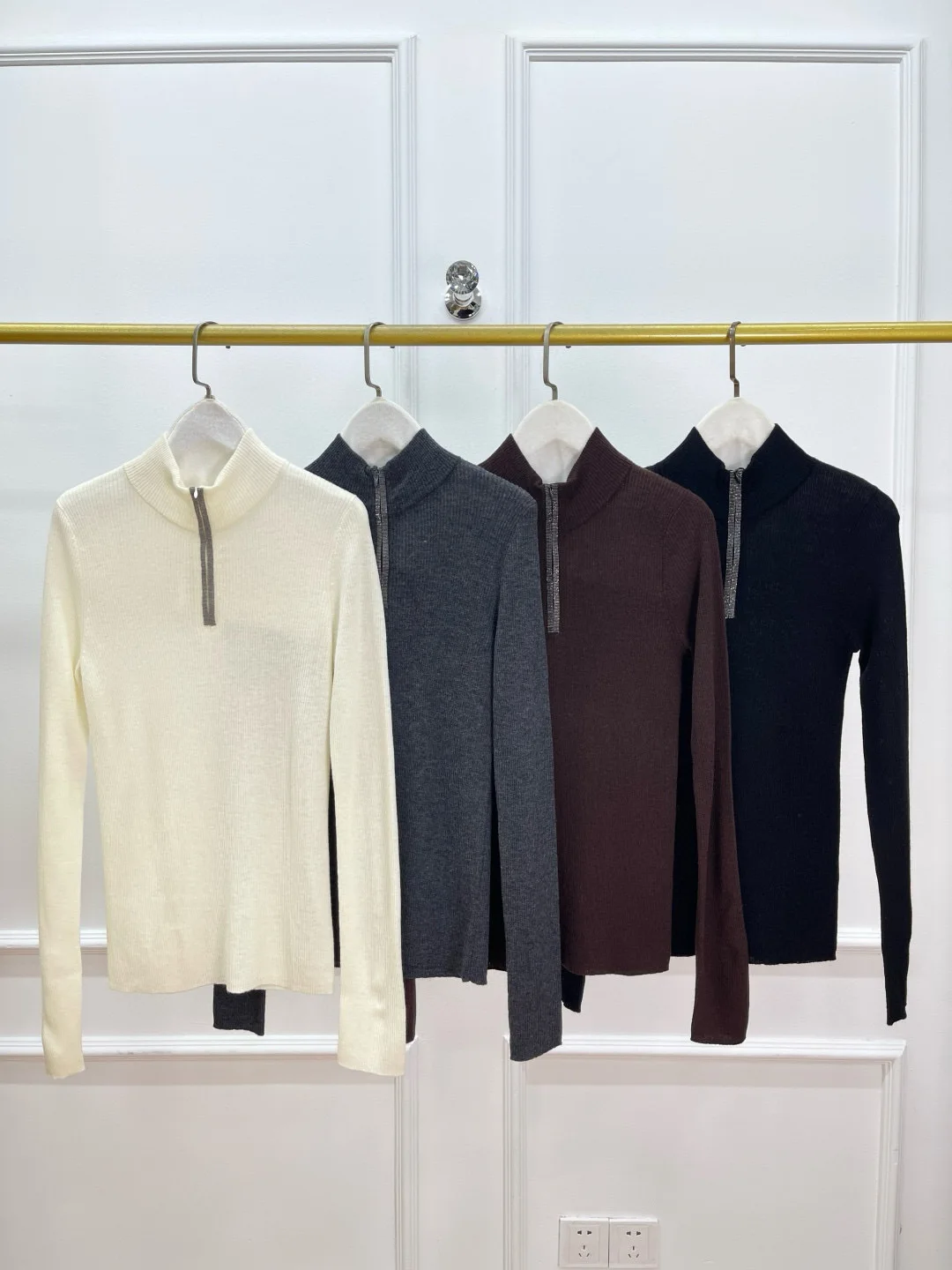 

2025 Autumn Women Wool Blend Sweater Beaded Chain Half Zipper Turtleneck Long Sleeve Slim Knitted Pullover
