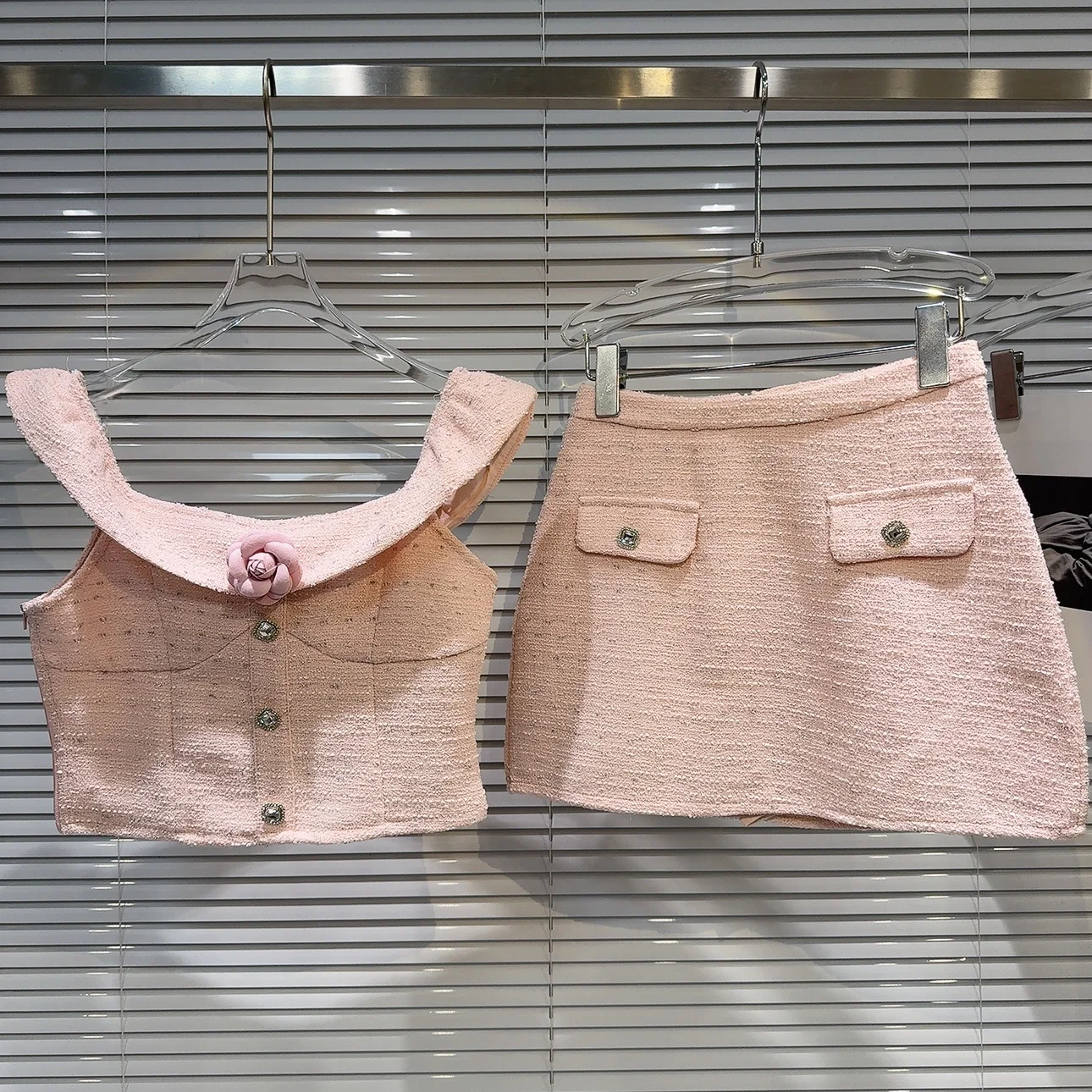 ชุดเสื้อกั๊กและกระโปรงปักลายดอ - Embroidery Vest บทวิจารณ์และราคา