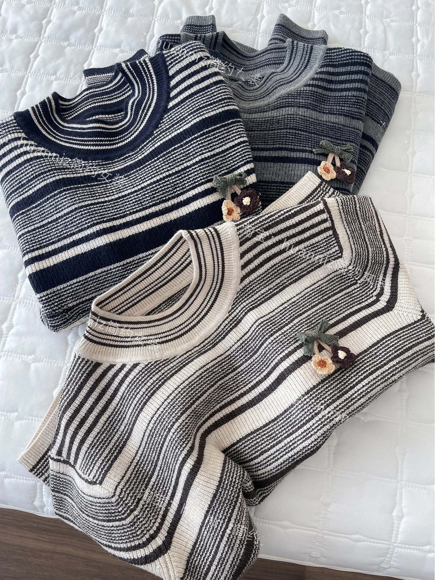 

Женский вязаный свитер с цветочным узором, круглым вырезом, маленьким воротником-стойкой, в полоску, удобный, теплый, свободный, зимний, повседневный топ