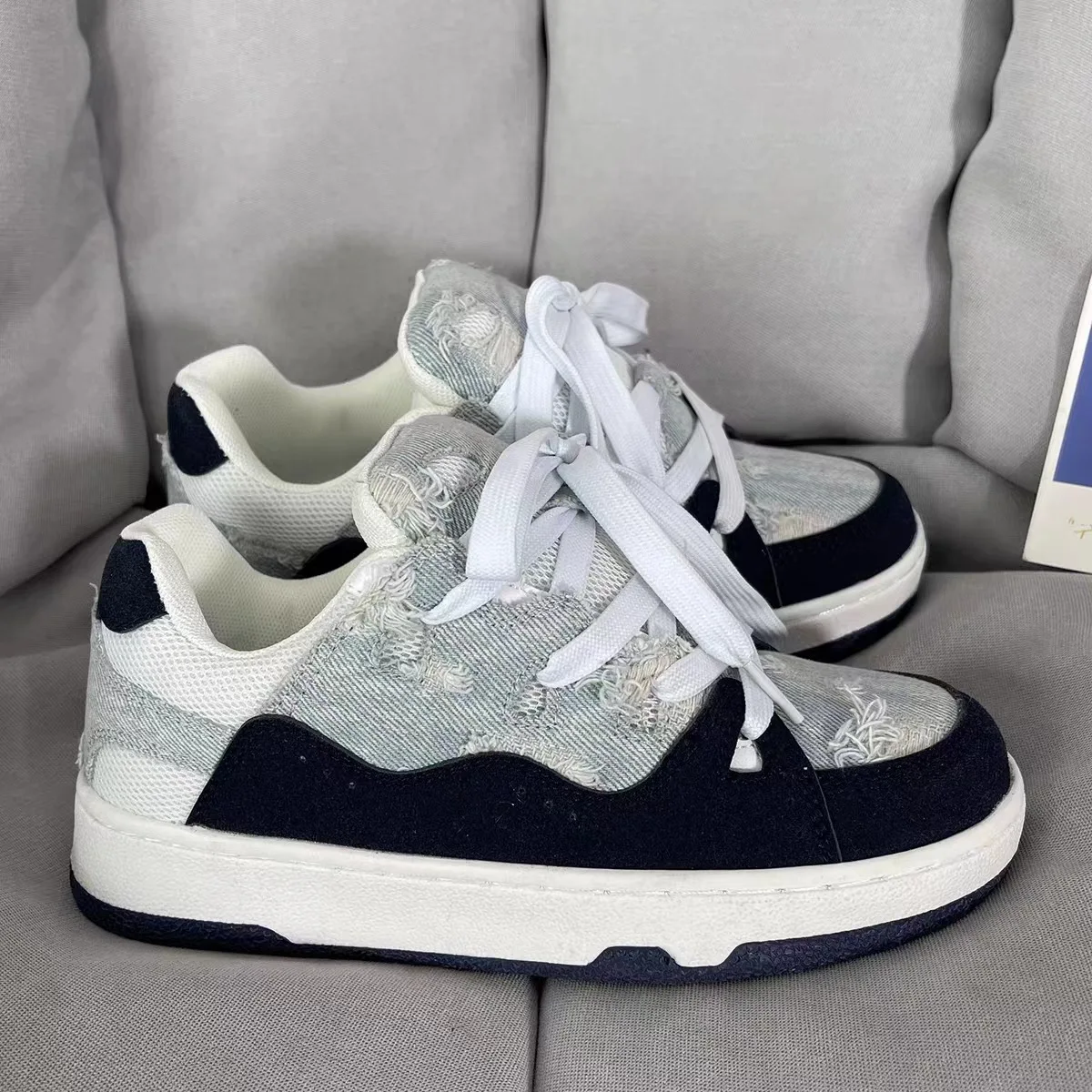 أحذية الدنيم غسلها مع ثقوب مكسورة ، النعال من جلد الغزال ستوكات ، أحذية الخبز النمط القديم للطلاب الصغار ، والترفيه ، والصين-شيك