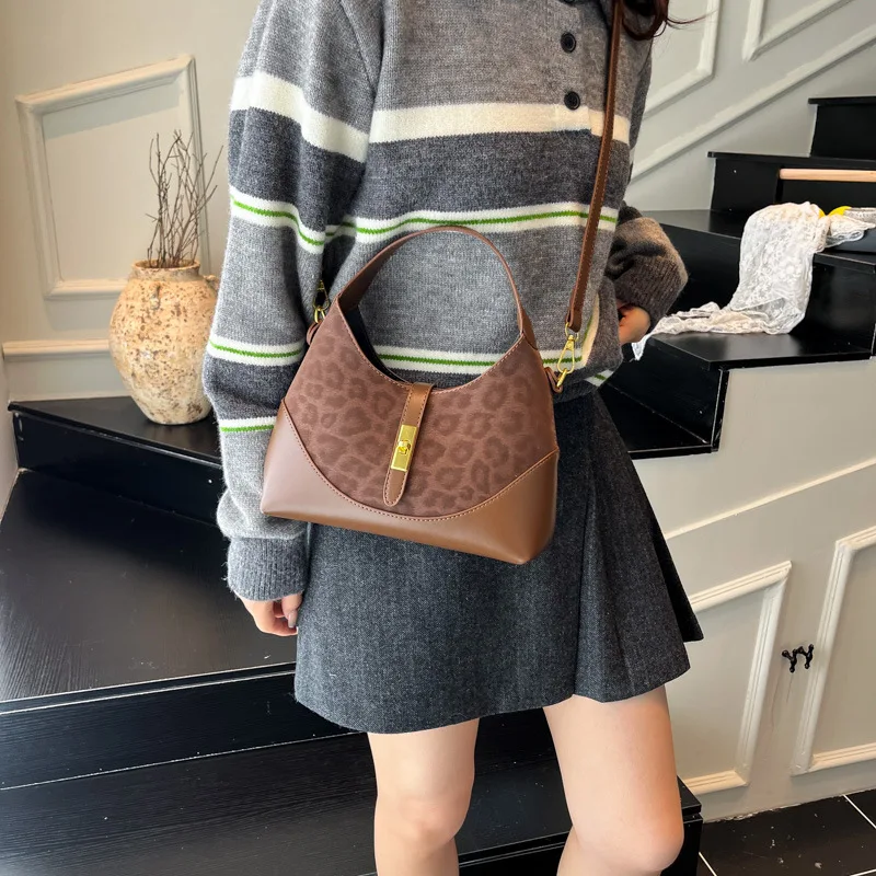 Hot-Selling Autumn Winter Color-Block Splicing Large Capacity Versatile Crossbody Bag Commuter Handbag Bucket Bag