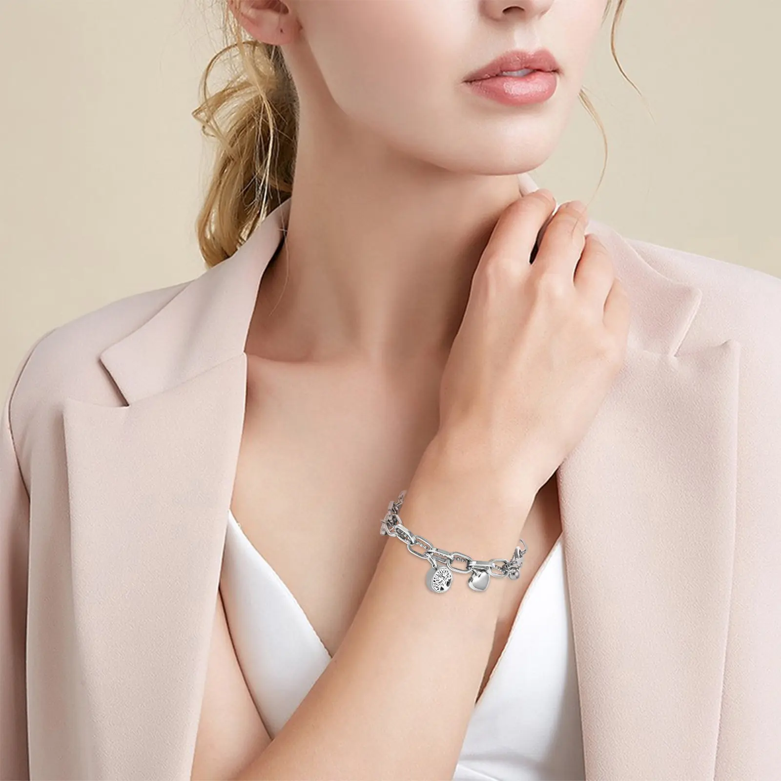 1Set Heart-Shaped Bracelet Aromatherapy Core 18K Gold Thick Plated Adjustable Hollow Wrist Pendant Creative Design Essential Oil