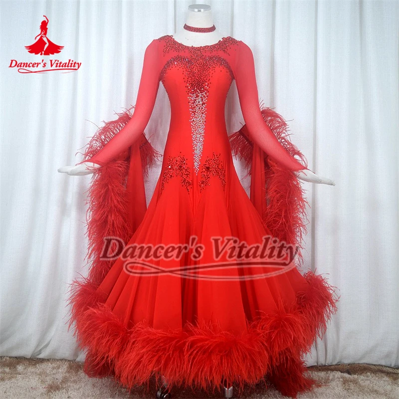 ชุดเดรสออกงานสำหรับผู้ใหญ่ แขนยาว ชายกระโปรงขนนกกระจอกเทศสีแดง ด้านหลังเป็นรูปตัววี เหมาะสำหรับเต้นฟ็อกซ์ทร็อต แทงโก้ วอลซ์ ผ้าคุณภาพสูง ตัดเย็บตามสั่ง