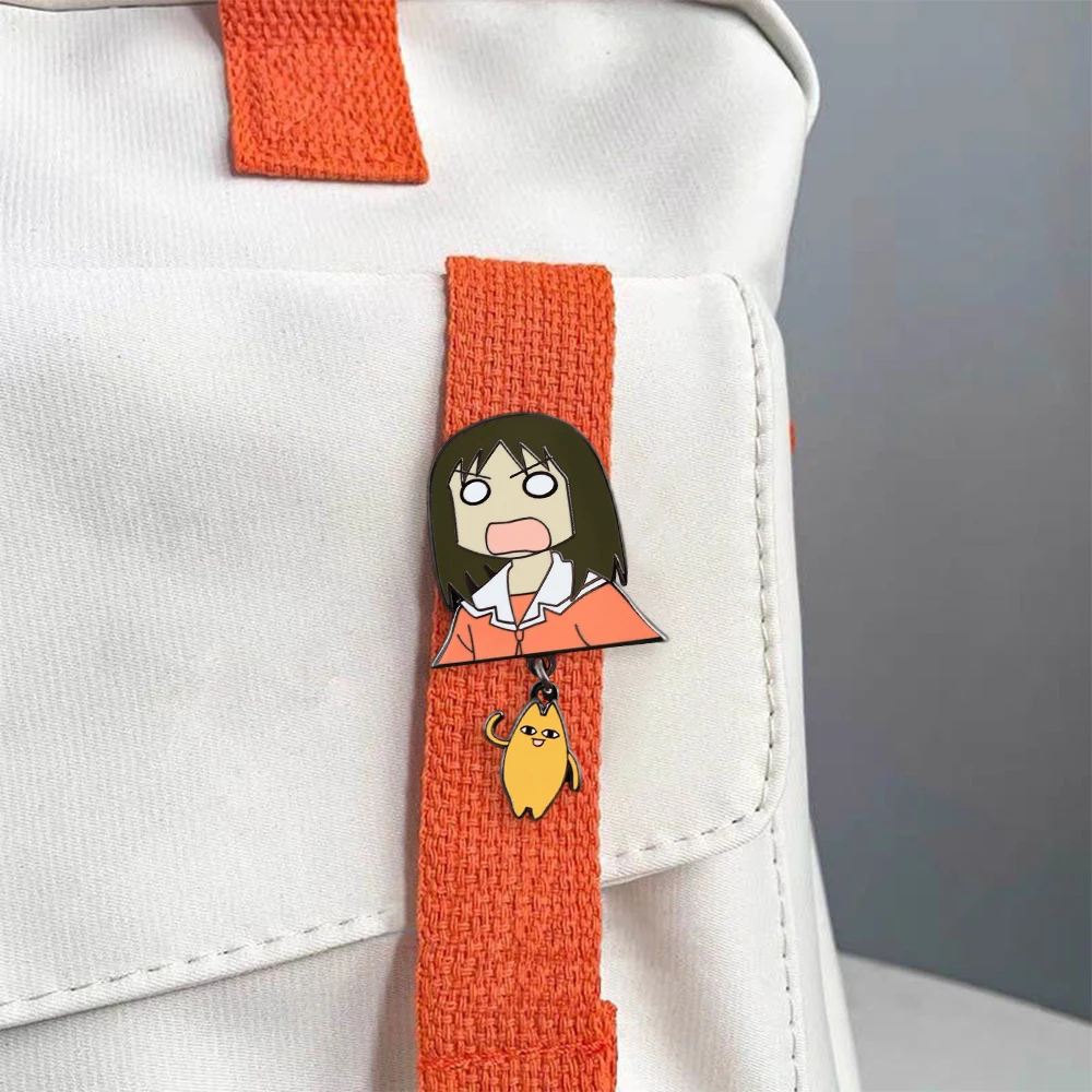 شخصية كرتونية Kasuga Ayumu بروش لطيف مخلوق تشيو الأب قلادة Azumanga Daioh أنيمي شارة صديق هدية ملحق دبوس