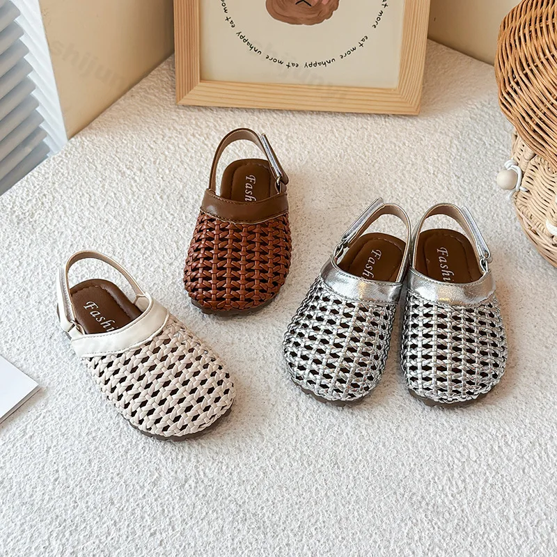 

Летние тапочки для девочек, детские сандалии, 2024, нескользящая пляжная обувь для малышей, садовая свадебная обувь в стиле ретро для девочек, детская обувь на мягкой подошве на плоской подошве