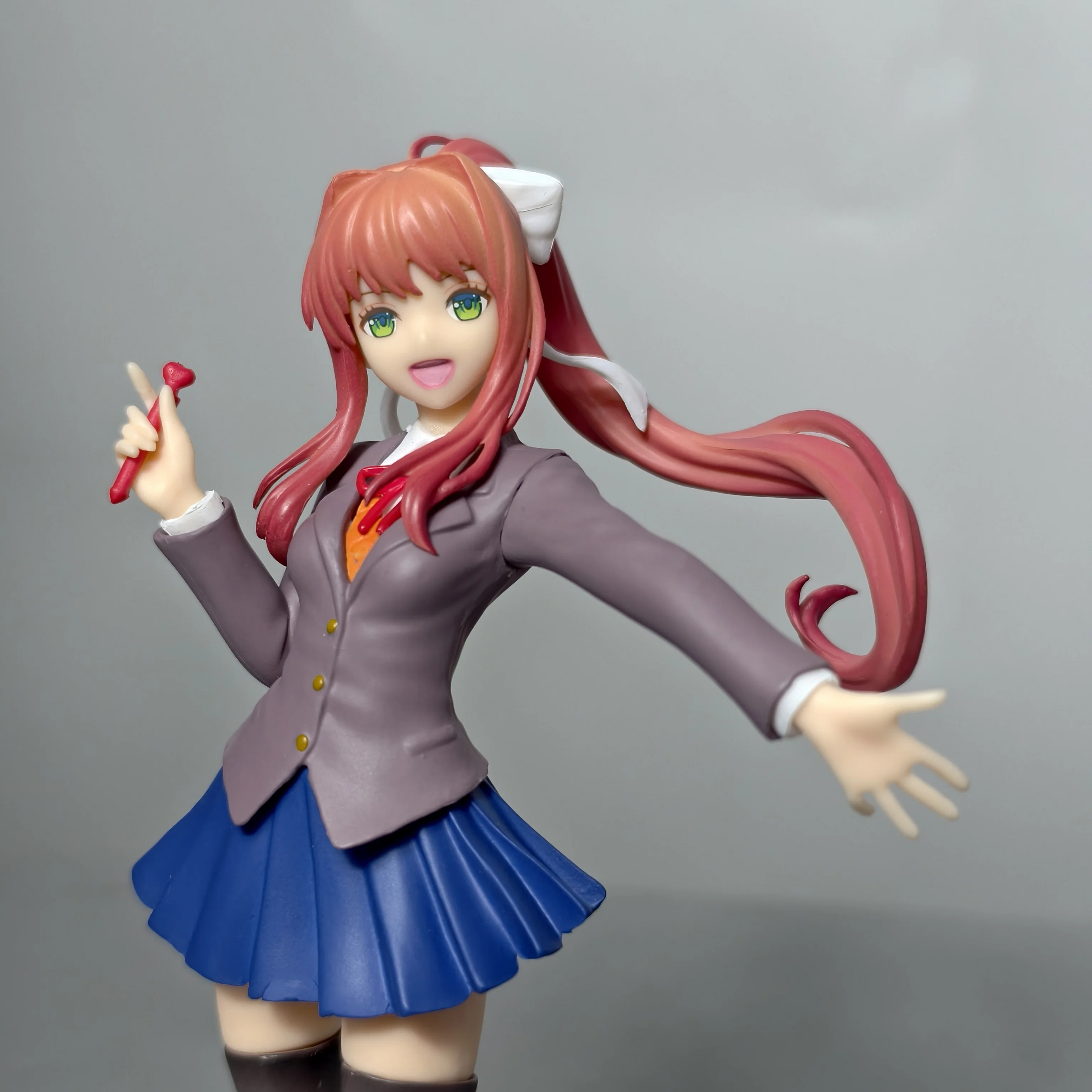 17 cm 6,69 Zoll Anime Sayori Monika Figuren PVC-Statue Desktop-Ornament Sammlerstück Statuenmodell Dekoration Zimmer Schreibtisch Spielzeug Geschenke – Detail 4