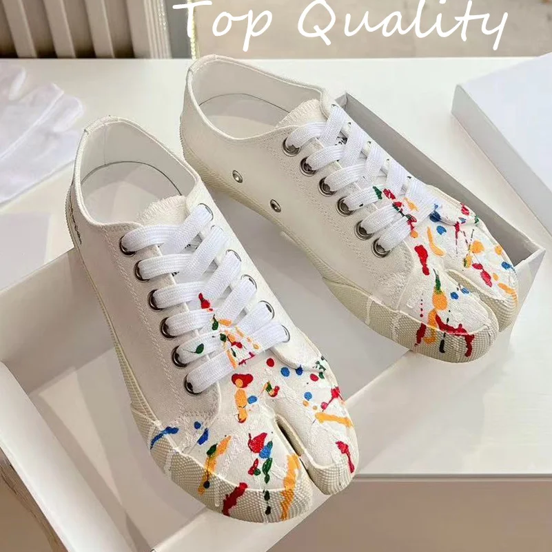 2024 New Women's Split toe canvas shoes Lace-up Graffiti style Genuine leather sole Flat Loafers Shoes Casual Shoes