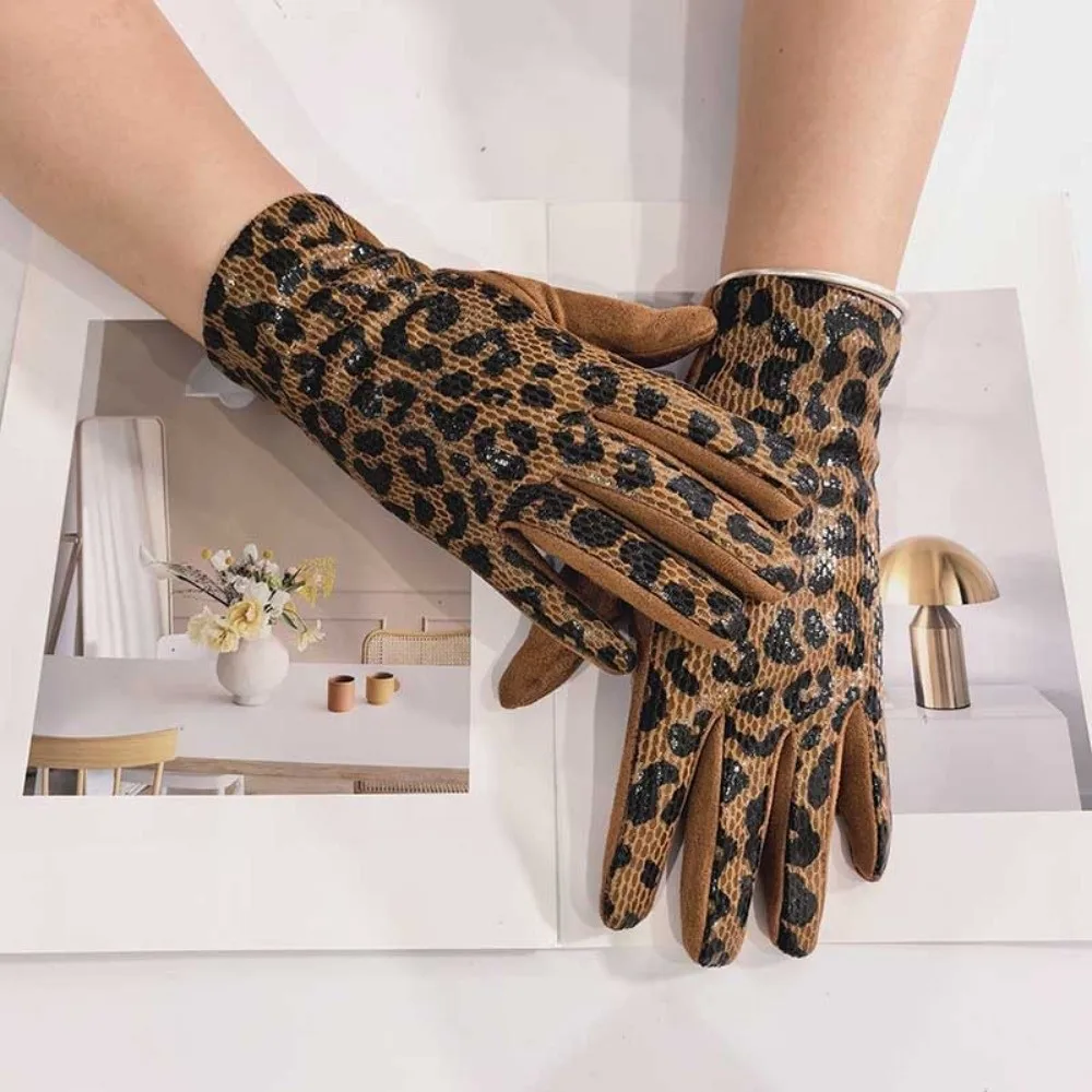 luvas-com-tela-sensivel-ao-toque-e-protecao-contra-o-vento-com-punho-elastico-design-feminino-em-camurca-sintetica-com-padrao-de-leopardo-luvas-de-inverno-com-cobertura-total-dos-dedos-e-que-mantem-as-maos-quentes