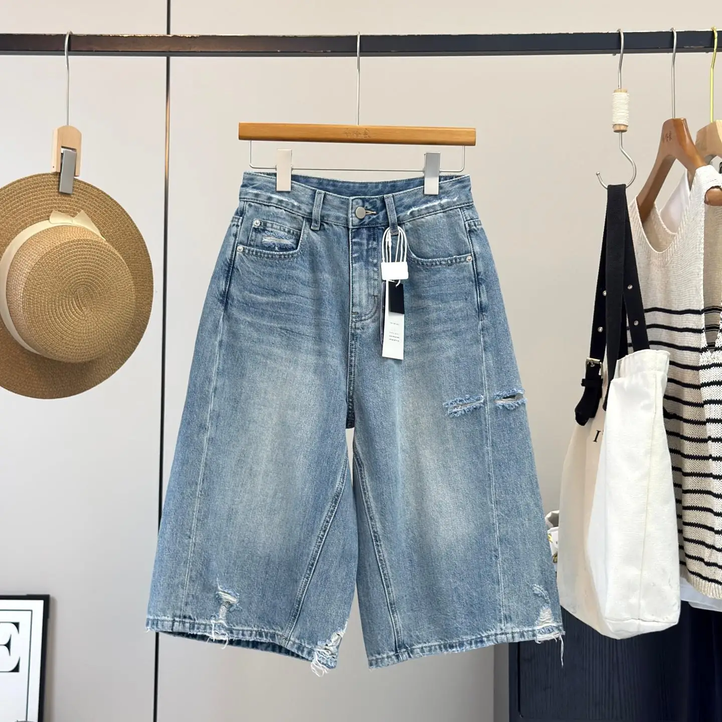 

Retro High Waist American Cool Feeling Washed Hole Straight Leg Wide Leg Five Pants Jeans Women Summer Denim Non Stretch Cotton